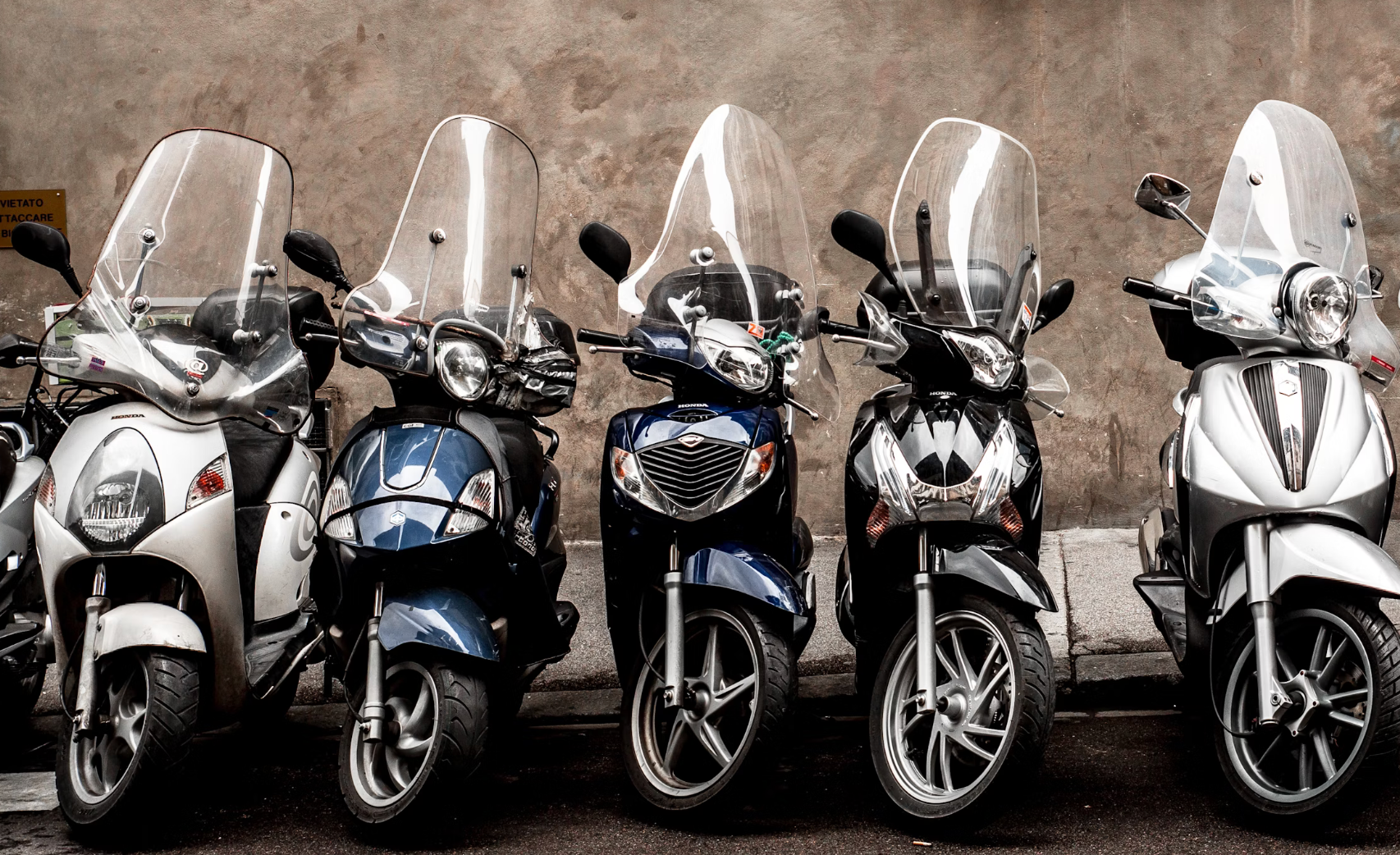 Most mopeds have automatic transmissions. 